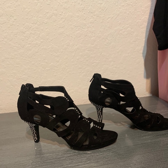 Shoes - Picture 4 of 4